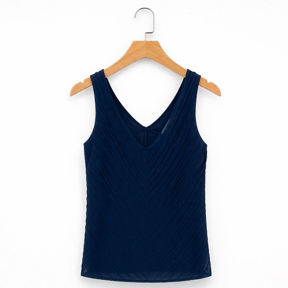 Elie Tahari Navy Textured V Neck Knit Tank Top NWOT Sleeveless Quiet Luxury
